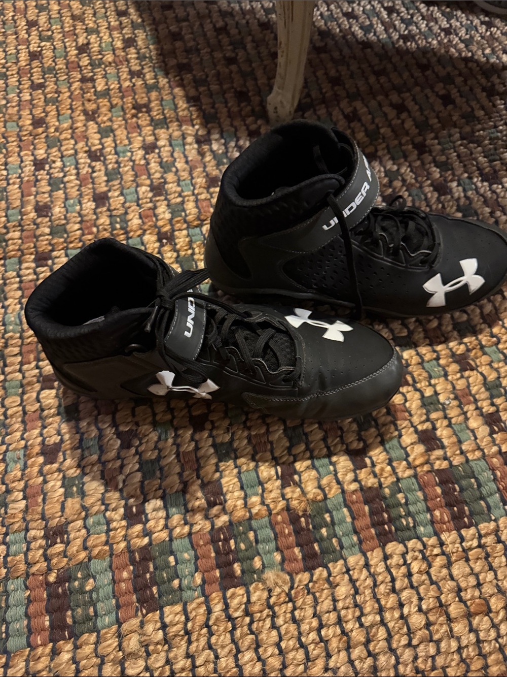Under Armour Men/Boy Black and White Size 12 High-Top Football Cleats